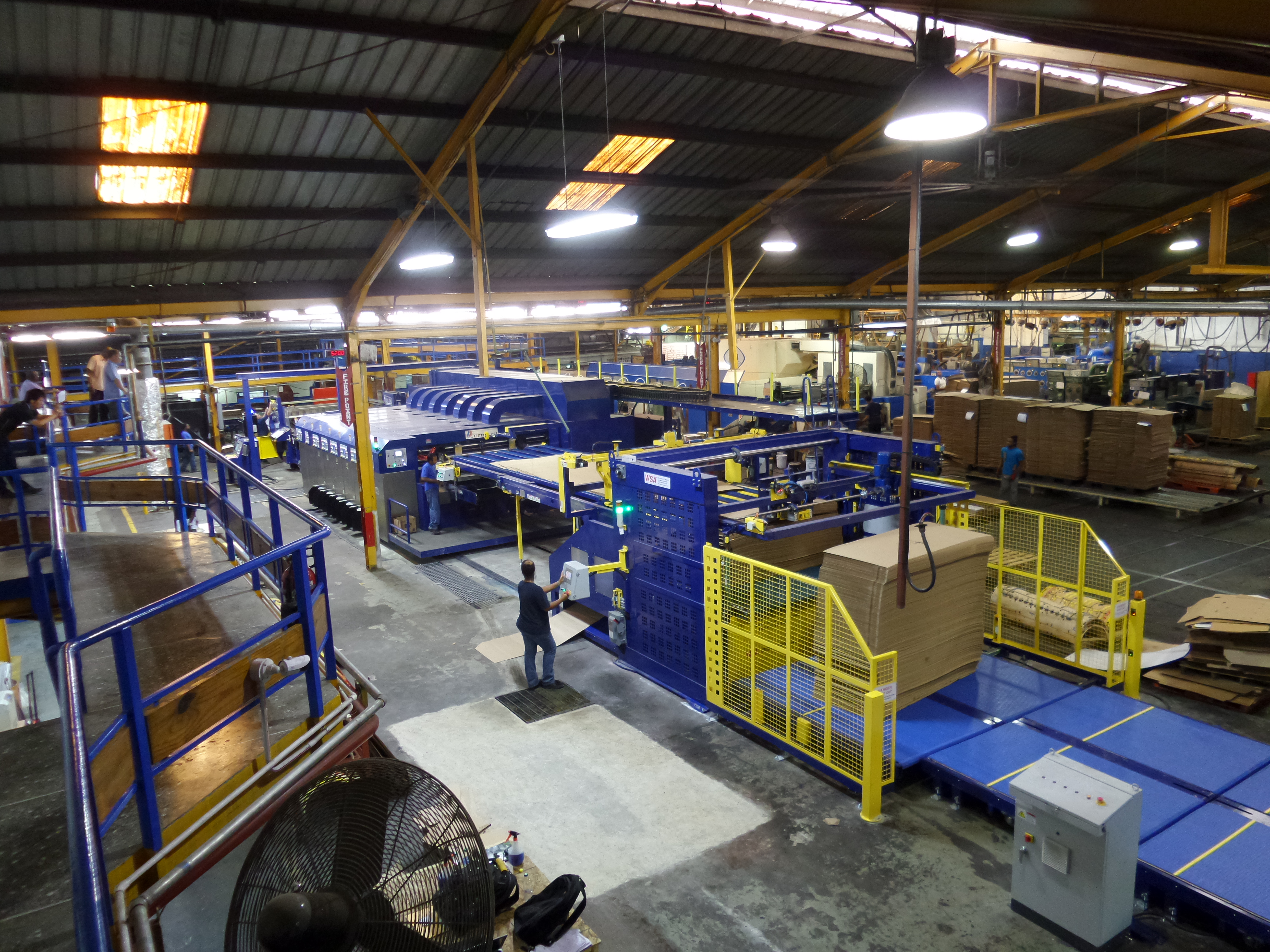WSA bottom-print fully-automatic prefeeder and plastic belt conveyors feeding the Dong Fang Apstar HS 1628 rotary die cutter.